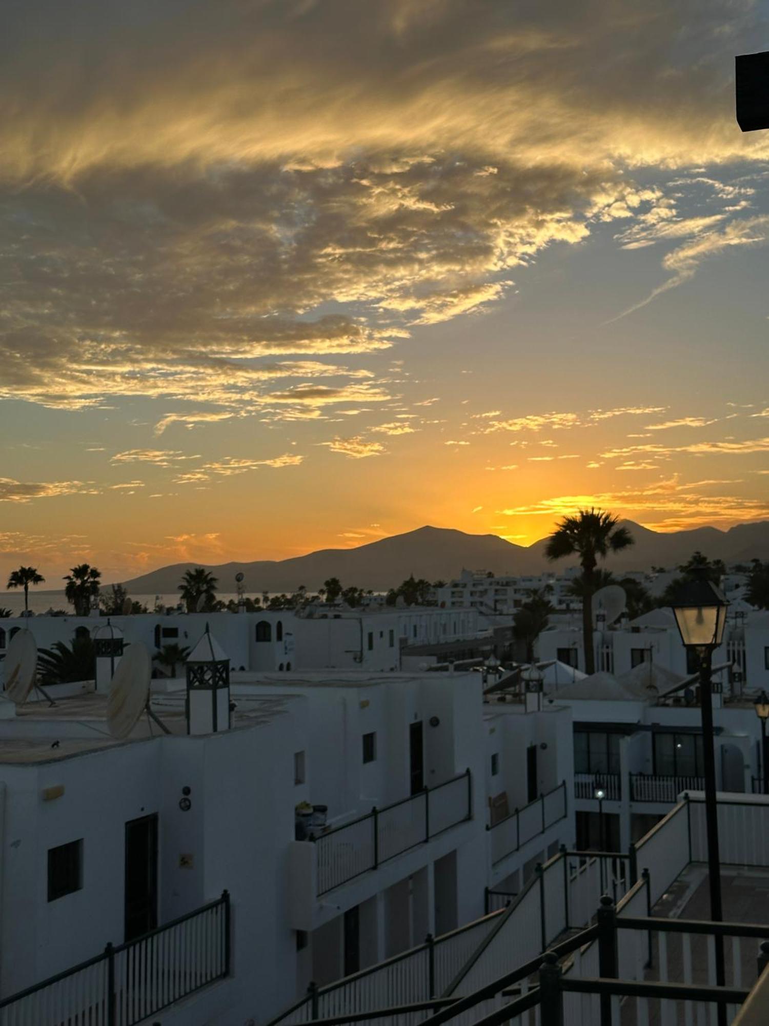 プエルト・デル・カルメンCasa Josephine Lanzarote, Spectacular Sea Views & Free Wifiアパートメント エクステリア 写真